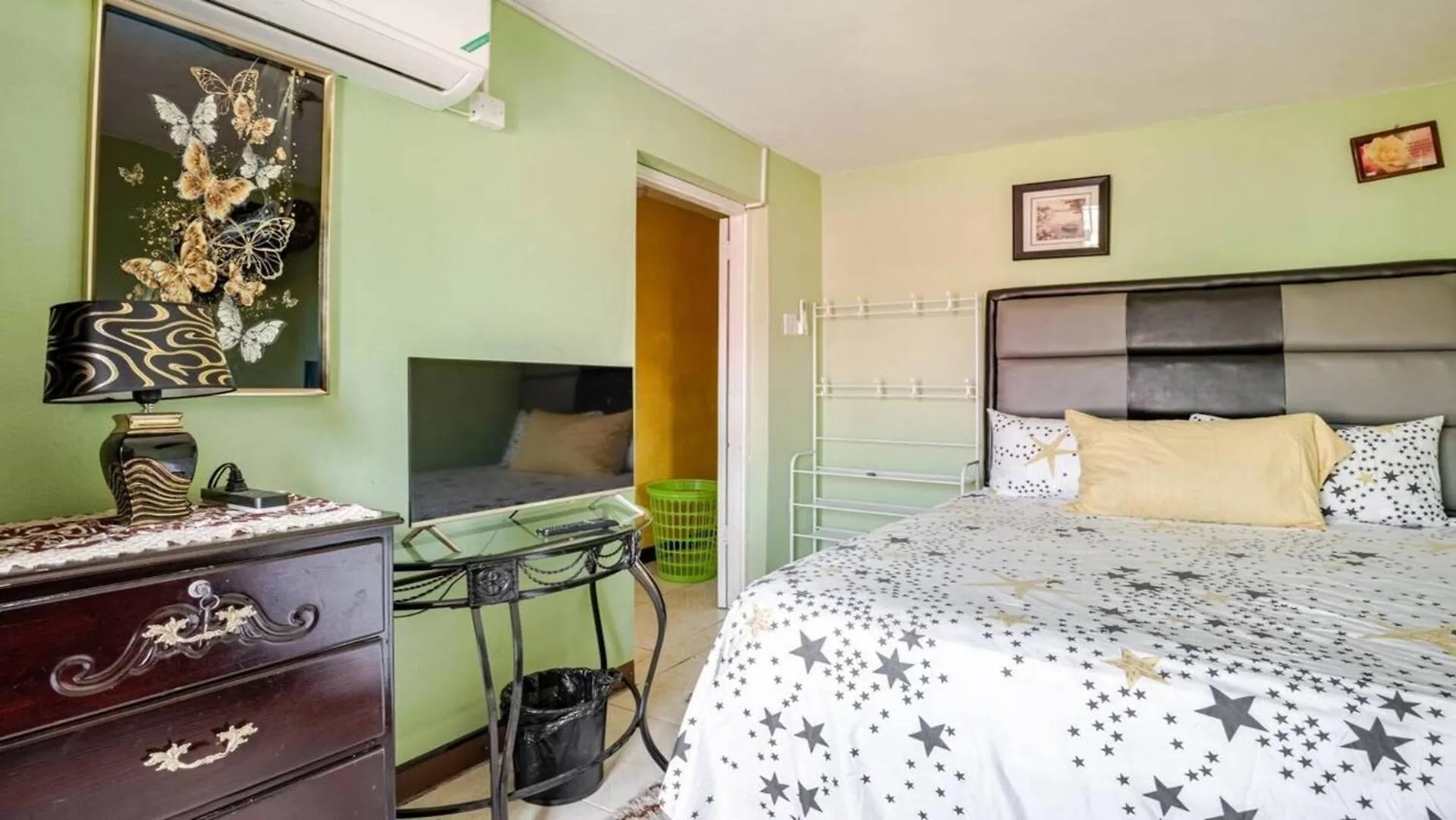 Jamaican J Home Kingston Homestay